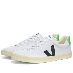 VEJA Esplar SE Canvas Size 8 - White with Blue V & Green Back Patch ‘VEJA’